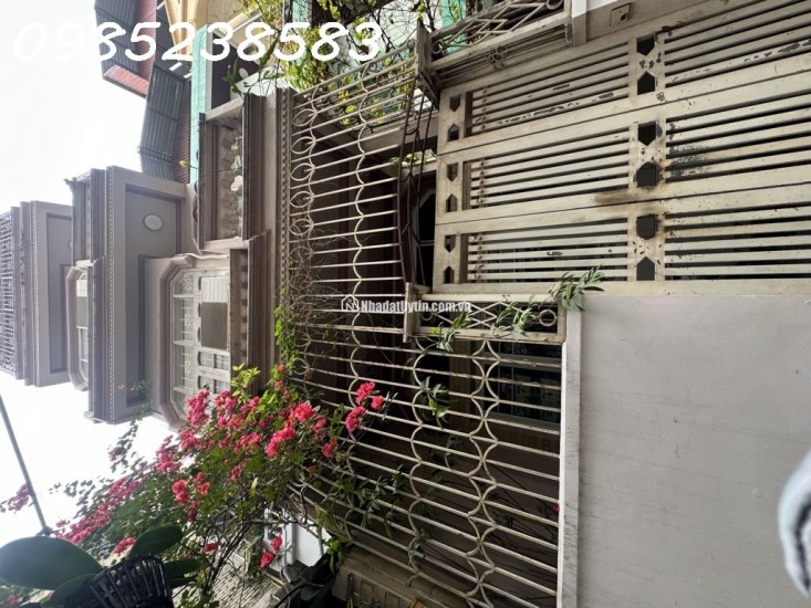 Bán gấp nhà 50m², 4 tầng tại Hào Nam - Giá  8.5 tỷ